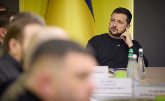 Весь в черном: НАТО «устало» от украинской тематики